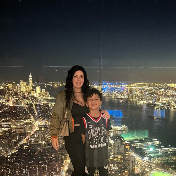 Meet your Posher, Cassandra - Picture 1 of 1